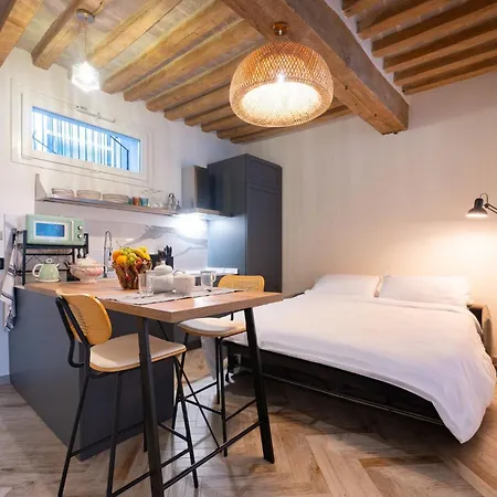 Guesthost - Bixio 29 3 And 5 *