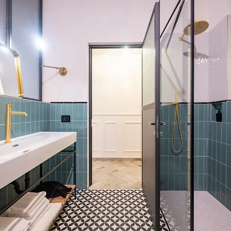 Guesthost - Bixio 29 3 And 5 *