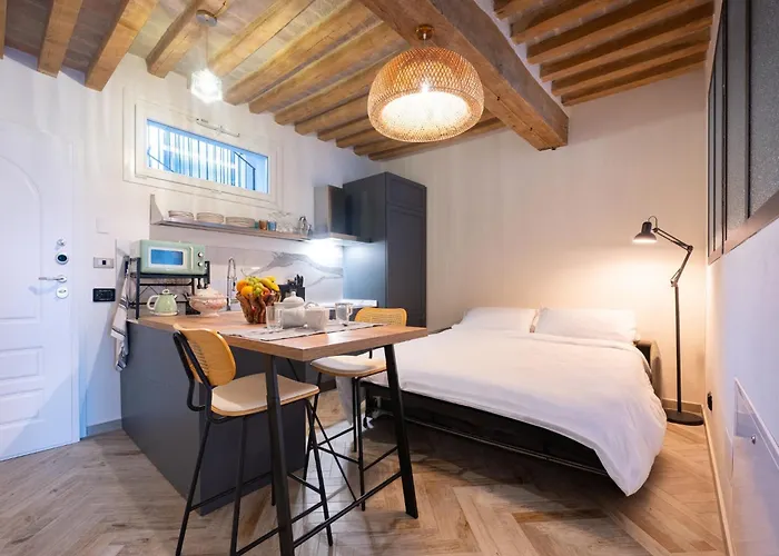 Guesthost - Bixio 29 3 And 5 *