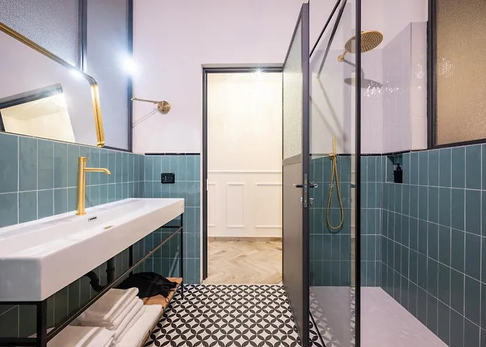 Guesthost - Bixio 29 3 And 5 *